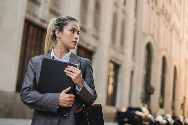 Navigating Conference Attire: A Guide for Women on What to Wear